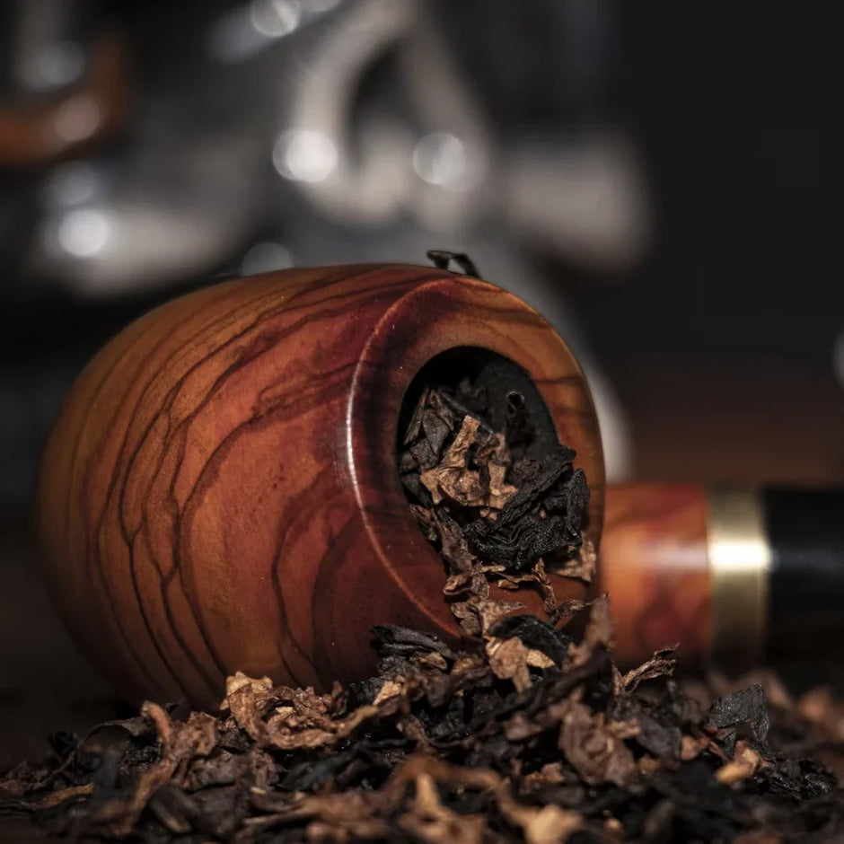 Tobacco in Fragrance: From Sweet Pipe to Raw Leaf